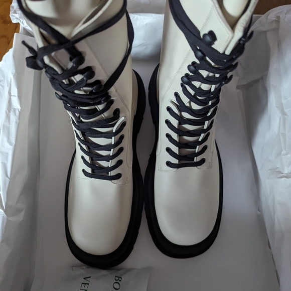 Bottega Veneta Lug Lace-Up Boot. Size 39. - Picture 7 of 8